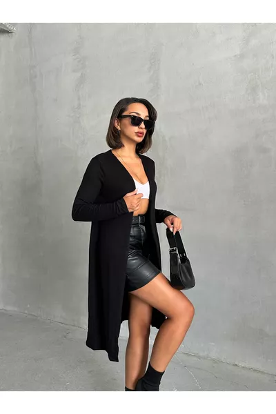 Дамска черна дълга жилетка с цепка