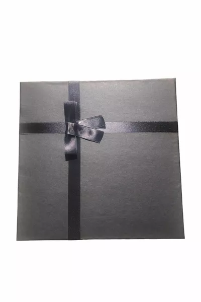 Подаръчна кутия Черна с черна панделка  см ширина,  см дължина,  см височина Сватбена кутия за годеж