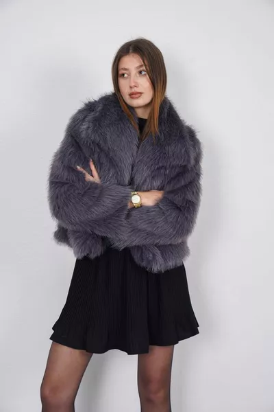 فرو فاخر من الداخل بلون أنثراسيت مبطن