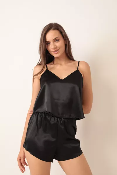 Pyjama élégant avec short en satin