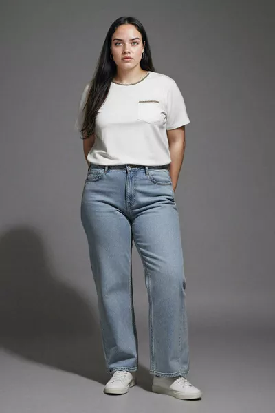 Traditionelles Regular Fit T-Shirt mit Sim-Detail und kurzen Ärmeln SP