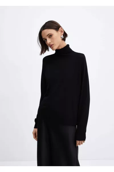 كنزة رقيقة برقبة عالية