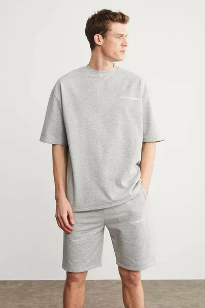 مجموعة رجالية مزدوجة من كولومبيا، تصميم مريح، مقاس مريح، مطرز بكلمات، بدون شردونغ، بلون جريميلانج، بدلة رياضية