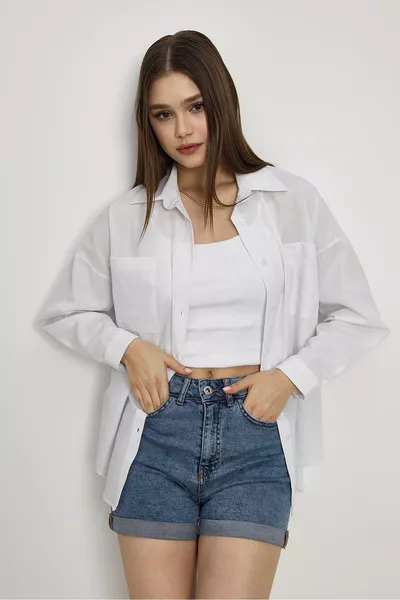 قميص أبيض واسع الطراز بأكمام طويلة وجيوب مزدوجة أساسي TCR A