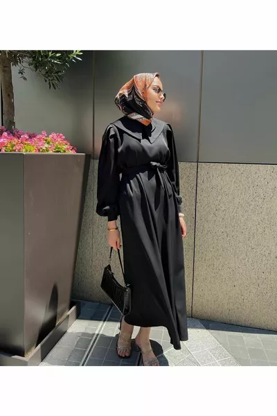 فستان أسود من كريب بياقة بيبي