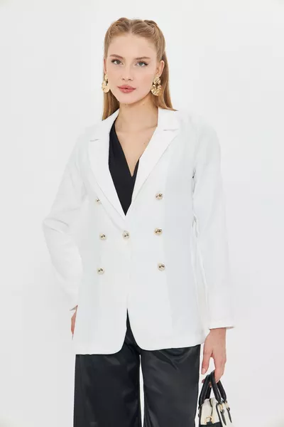 سترة نسائية بأزرار بيضاء 