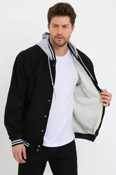 جاكيت كولج أسود بغطاء رأس مبطن بالفرو