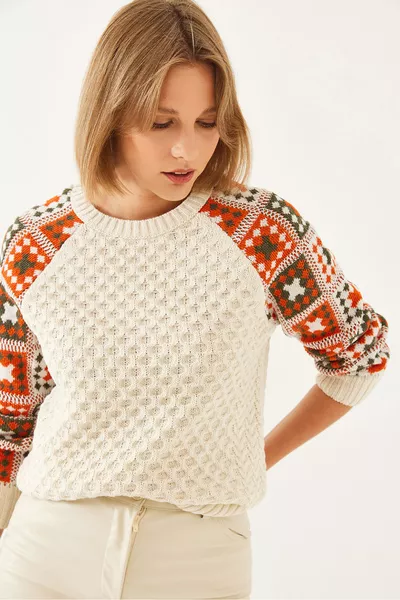 Kadın Kolları Desenli Triko Kazak 