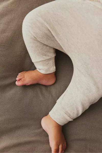 5-ка складных брюк с эластичной талией