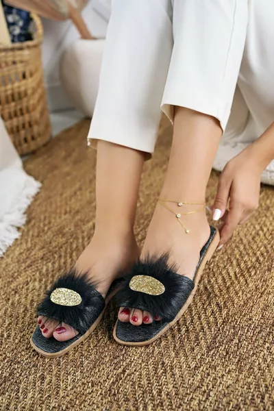 شبشب نسائي بفرو أسود وحجر أنيق يومي للمنزل مزين للعروس والزائر والهدية