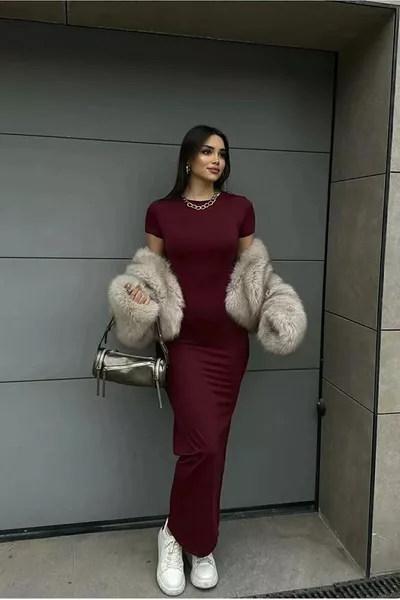 Abito lungo da donna con maniche corte