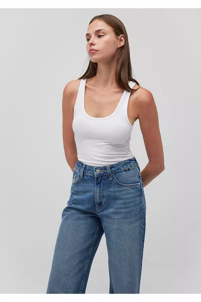 ٢ قطعتين حمالة صدر نسائية أساسية باللونين الأسود والأبيض ضيقة / مقاس يلائم الجسم 