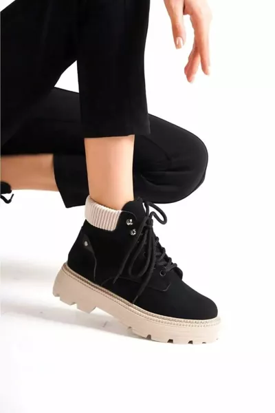 حذاء نسائي أسود من الجلد السويدي بأربطة وسطح مرتفع