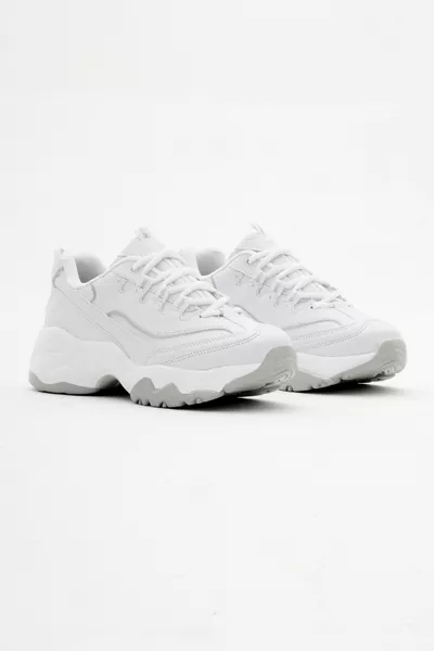 حذاء رياضي نسائي بأربطة، قاعدة مرتفعة، وتناسب مريح باللون الأبيض