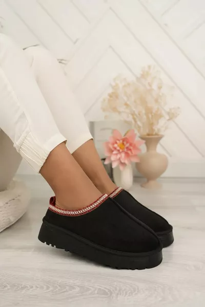 شبشب نسائي بفروة داخلية ونعل سميك