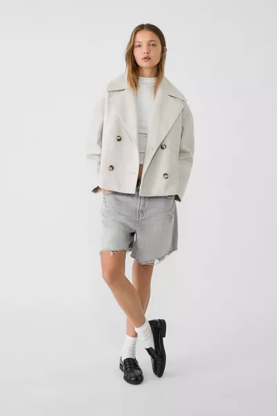 Мягкий короткий двубортный пиджак