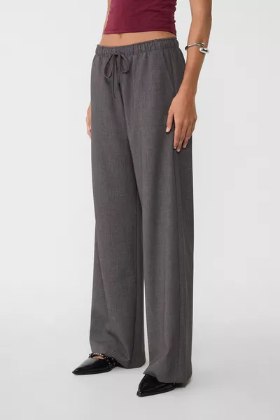 بنطال أنيق واسع الساق