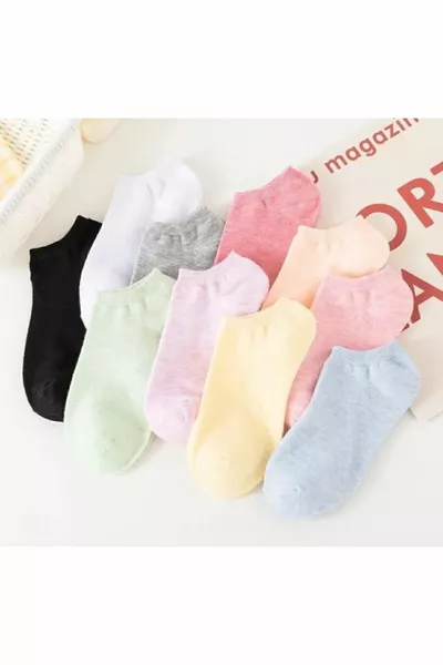 جوارب نسائية قصيرة 8 قطع – ملونة، مريحة وعملية للاستخدام اليومي