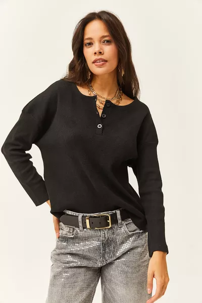 Женский черный свободный свитер на пуговицах с начесом 