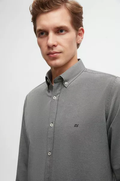قميص رجالي Ds Damat بقصة نحيفة، لون أنثراسيت، أزرار عند الياقة، سهل الكي، قطن مع تفاصيل تطريز