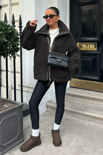 Пуховик из плюша с высоким воротником и карманами, цвет дымчатый 