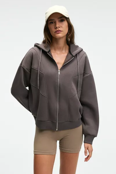 كنزة نسائية من VYSELLE بسحّاب معدني أمامي وغطاء رأس، بتفاصيل علامة تجارية، حجم واسع، باللون الرمادي الغامق