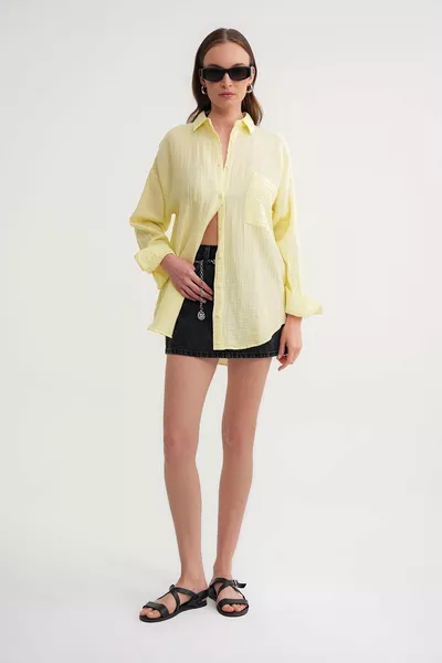 قميص مسلم كبير الحجم للنساء بجيوب باللون الزبدة