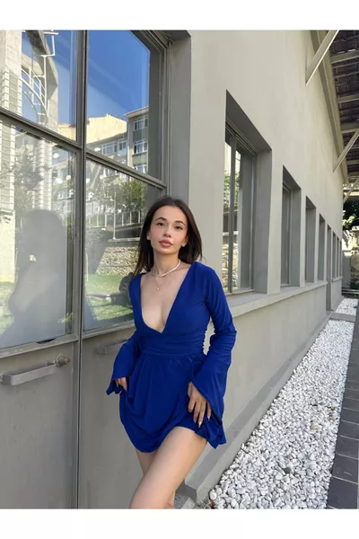 فستان ساندي بقصة كم إسباني وتفاصيل شورت