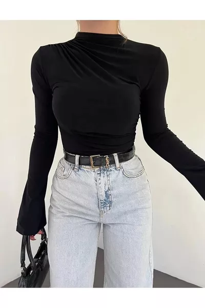 بلوزة إسبانية بأكمام مطاطية رملي