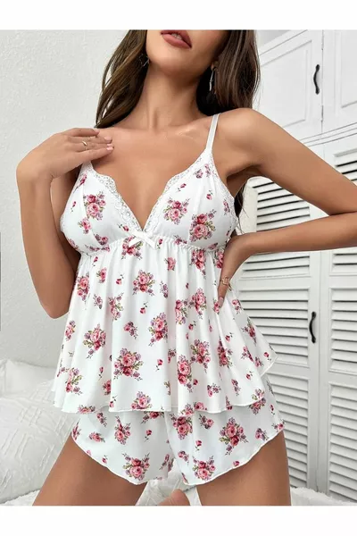 طقم بيجامة بتفاصيل دانتيل مزخرف بالزهور