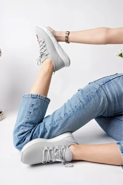 حذاء نسائي رمادي شبكي يومي