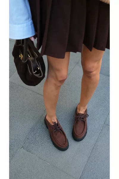 حذاء لوفر نسائي من هوب بلون بني بنعل سميك