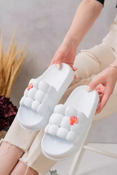 صندل نسائي فاخر وخفيف وذو نعل مرتفع غير قابل للانزلاق بنقش لاصق للاستخدام اليومي على الشاطئ والبحر والمسبح والحمام، جل