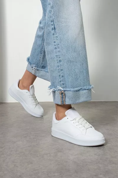 حذاء رياضي نسائي