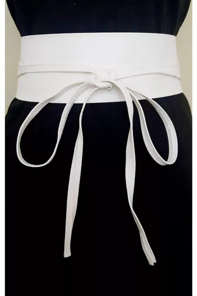 Ceinture spiralée à lacets