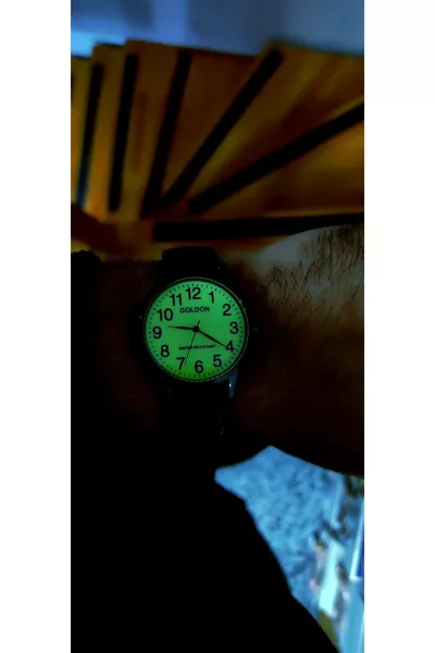 ساعة يد فوسفلية عتيقة بحزام نابض