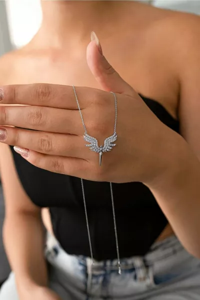 Collier en acier inoxydable avec aile d'ange, quartz en zircon et figure de l'ange Michael en argent, ne ternit pas