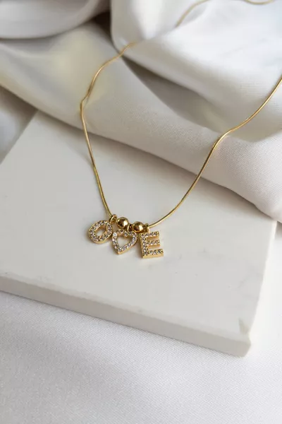 Collana da donna in acciaio con doppia lettera, decorata con zirconi placcati in oro su catena in acciaio