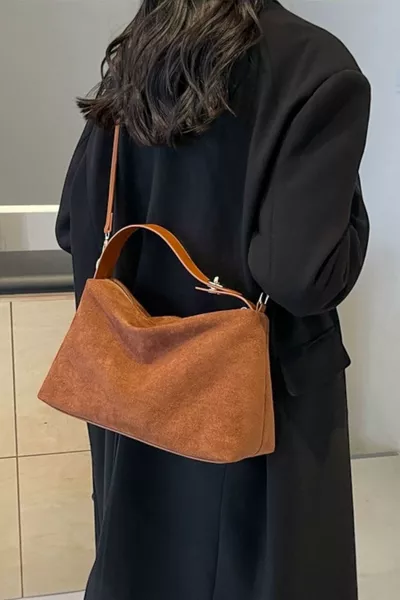 Sac à main et à épaule en daim couleur tabac importé