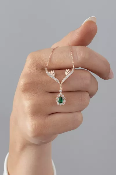  Sterling Silver Emerald Stone Teardrop Model Women's Silver Necklace
