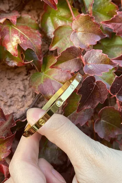 سوار نسائي من الفولاذ مطلي بالذهب