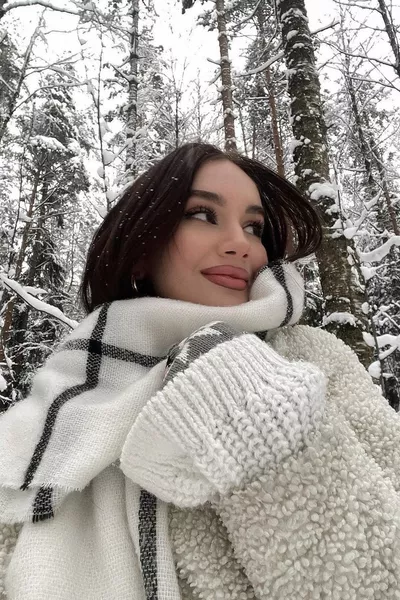 Écharpe blanche à rayures noires