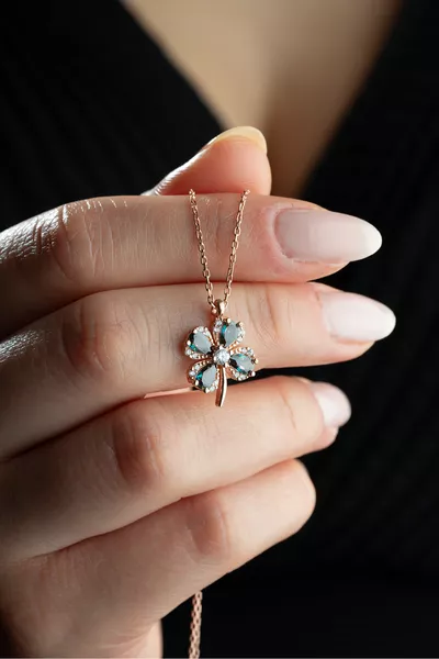 Silver Setting Four-Leaf Clover Necklace with Mystic Topaz Stone