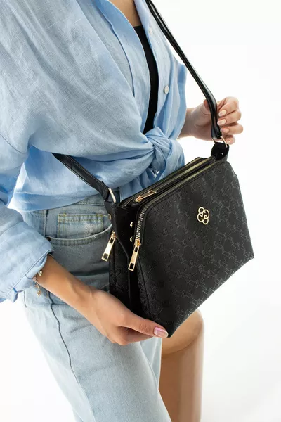 حقيبة عالية الجودة من الجلد النباتي بلون أسود بنقشة بولو، بثلاثة أقسام، حزام كتف قابل للتعديل للتعليق عبر الكتف