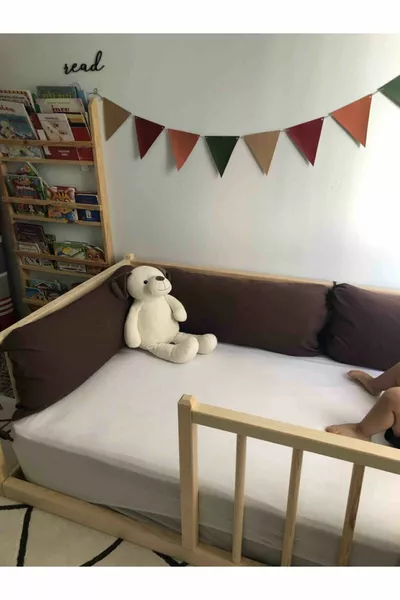 سرير أطفال ورضّع مونتيسوري طبيعي أنيق