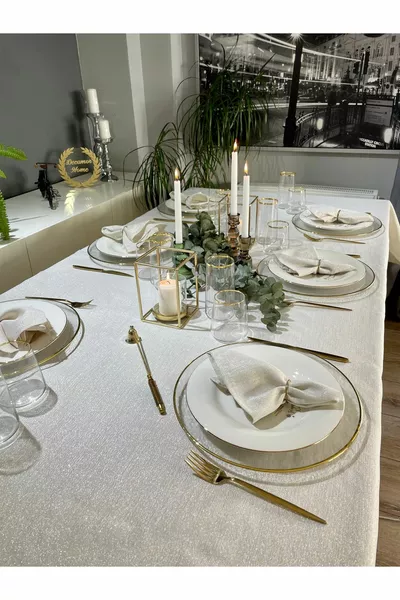 Скатерть из ленточной ткани с золотыми блестками, цвет кремовый (салфетки не включены)