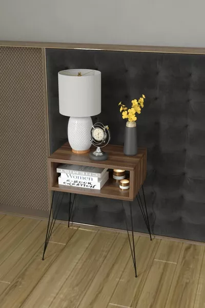 طاولة جانبية معدنية بأرجل خشب الجوز من إيليت