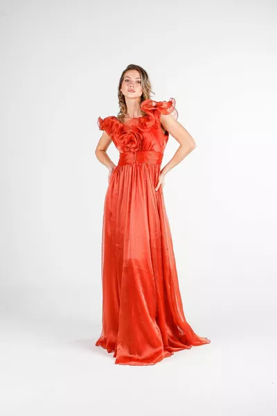 Плочки разрошени яка пенливи вечерни рокли