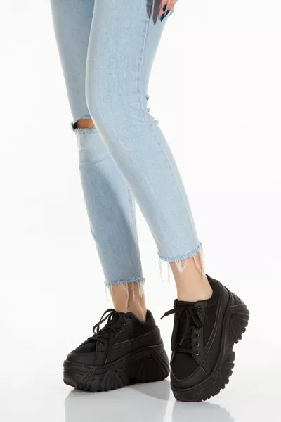 Scarpe da ginnastica sportive da donna giornaliere in pelle con suola alta e lacci nere con rete