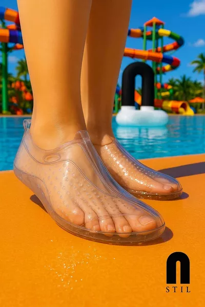 حذاء شاطئ شفاف يومي للجنسين بنعل مقاوم للانزلاق ومتين أنيق للمسبح والشاطئ والرحلات المائية 